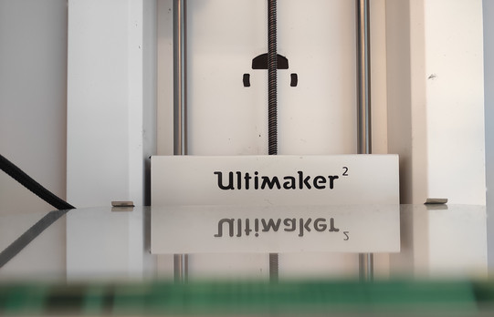 Zu sehen ist die Bearbeitungsplattform eines 3D-Druckers