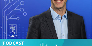 Zu sehen ist der Prof. Boris Otto in Verbund mit dem Logo der GAIA-X Initiative 